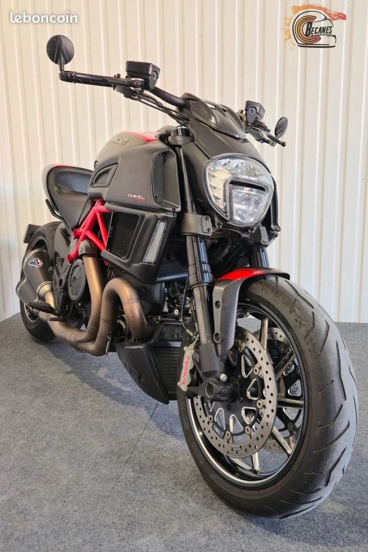 Ducati 1200 diavel red carbon