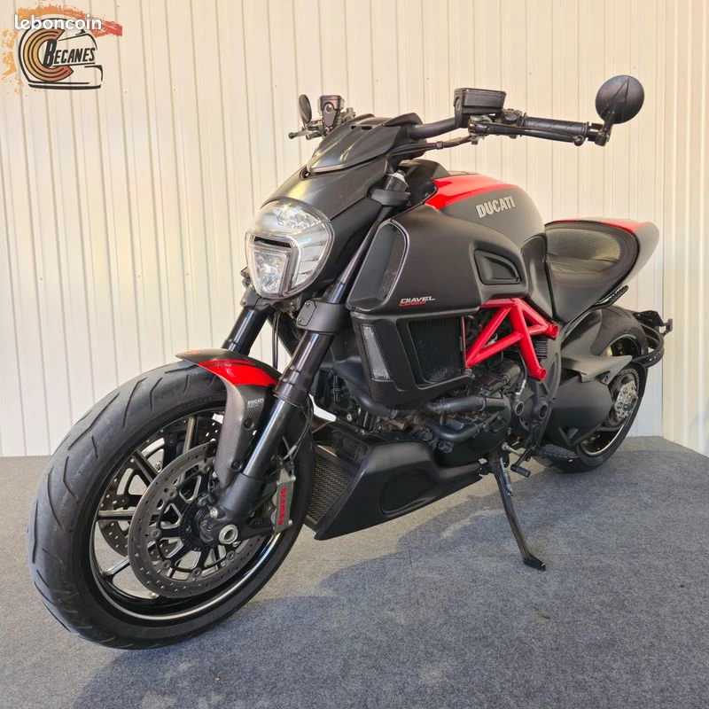 Ducati 1200 diavel red carbon