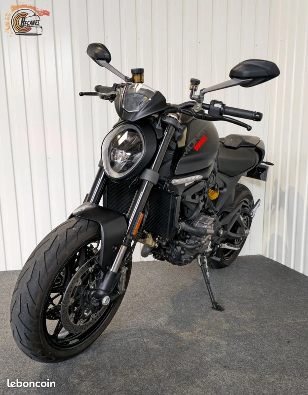 Ducati 937 monster