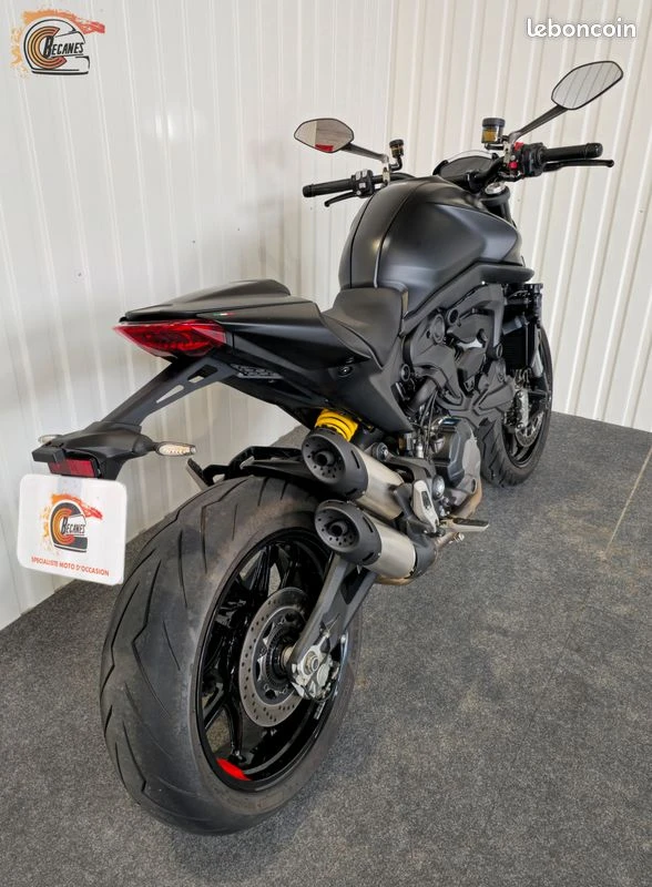 Ducati 937 monster