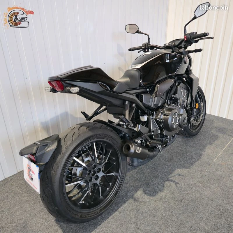Honda cb1000 r black edition