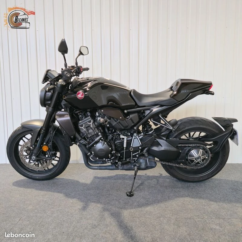 Honda cb1000 r black edition