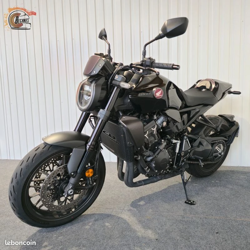 Honda cb1000 r black edition