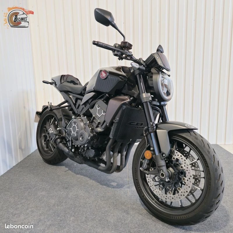 Honda cb1000 r black edition